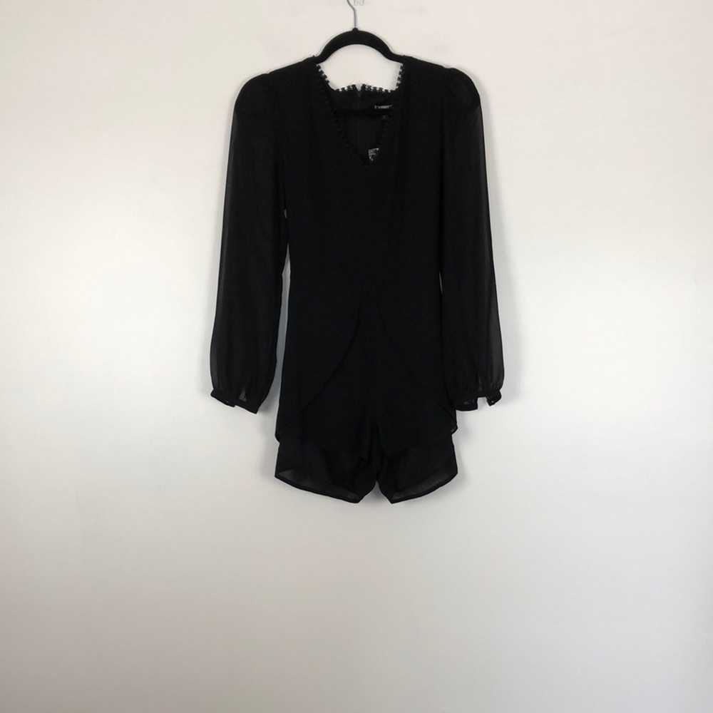 Express black V neck sheer long sleeve hidden zip closure tie romper Size 4/5